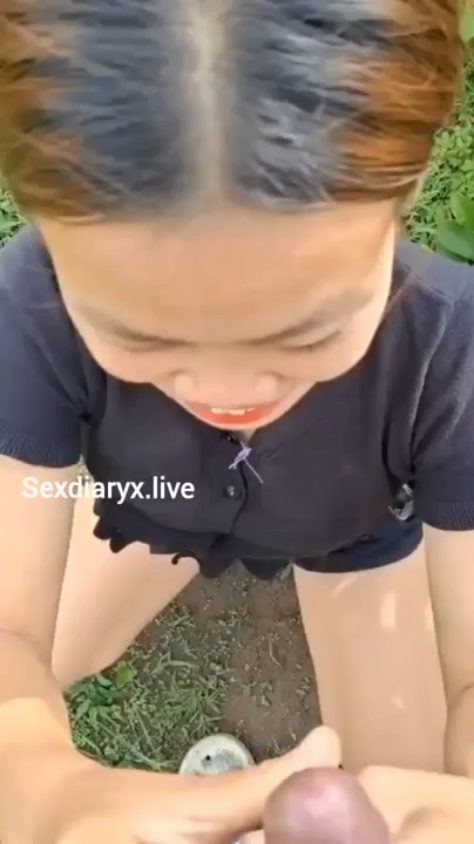 Ra vườn nhãn sau nhà dụ e bú cặc rồi xơi lun